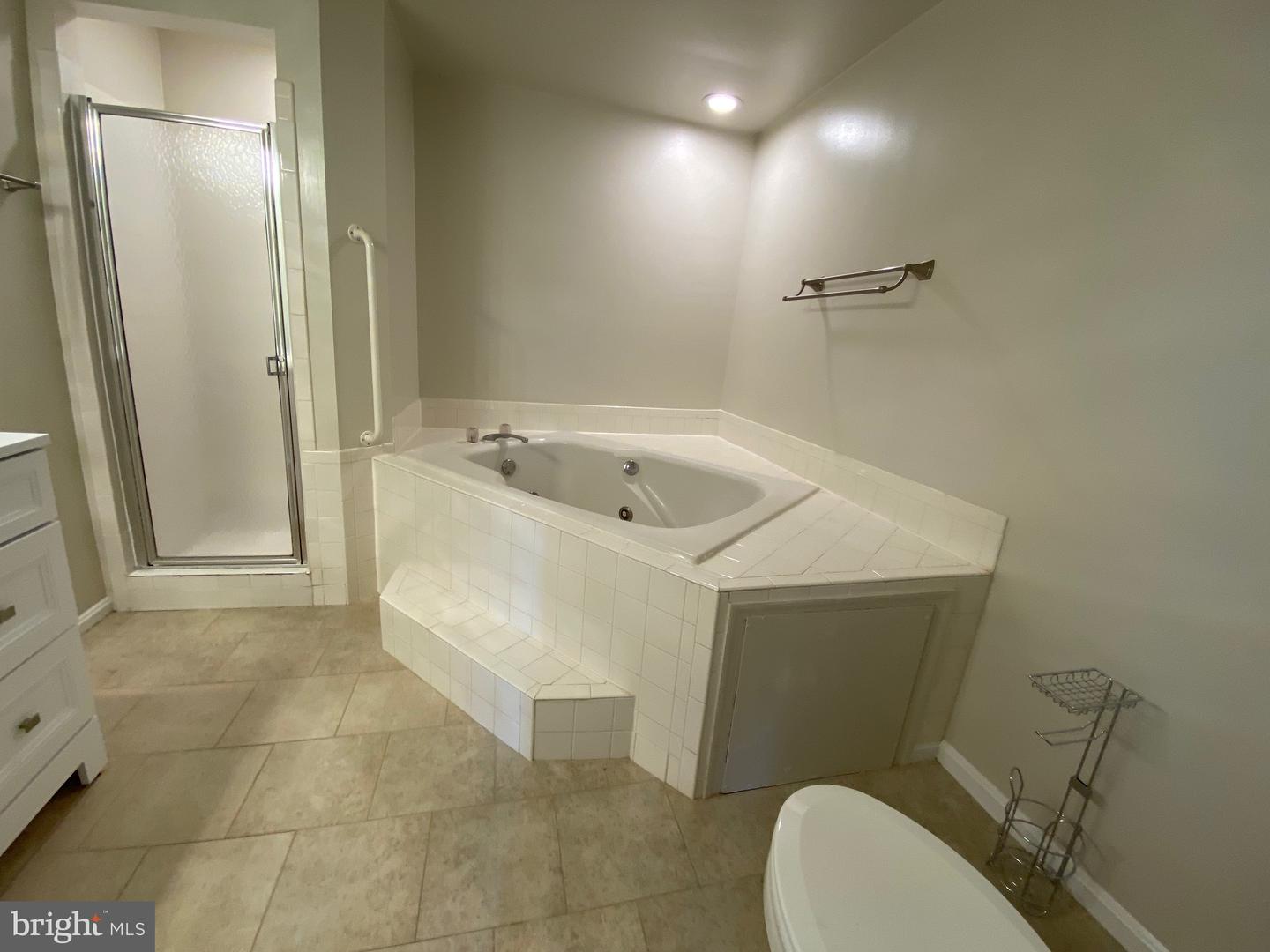 6564 OVERLEIGH LANE
