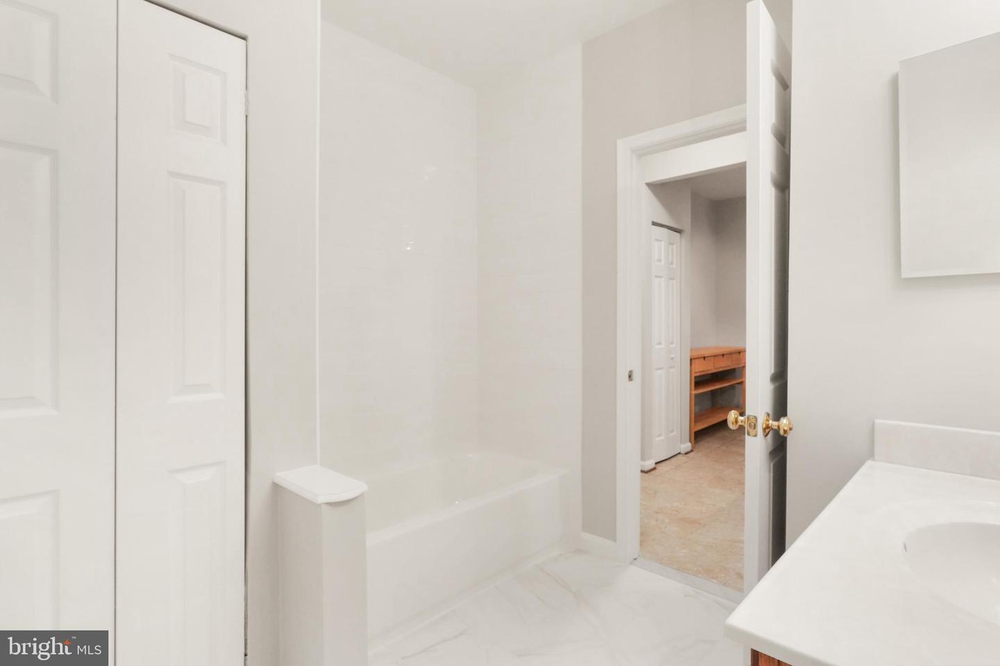 6511 GRANGE LANE Unit: 402