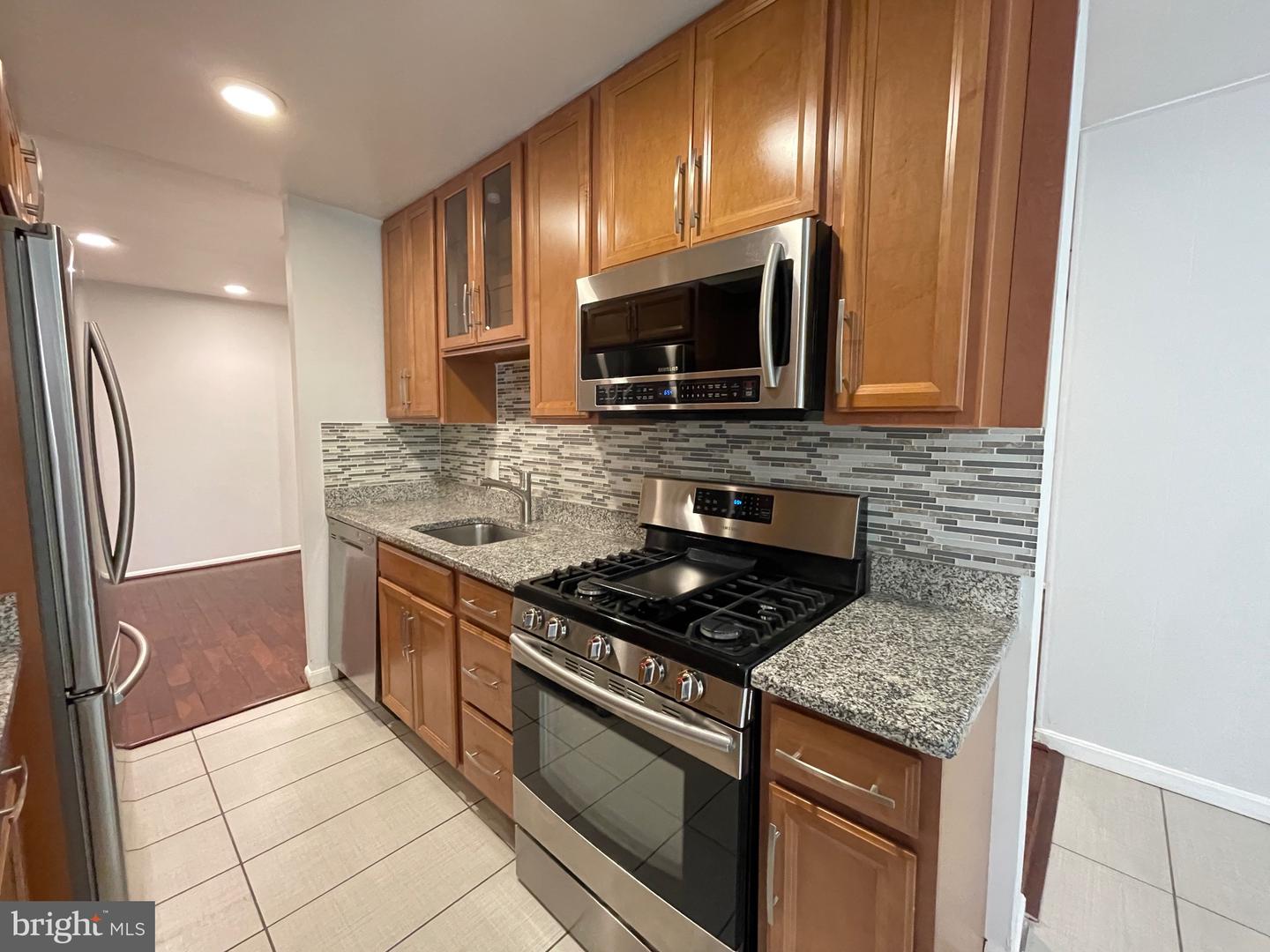 3314 WOODBURN VILLAGE DRIVE Unit: 31