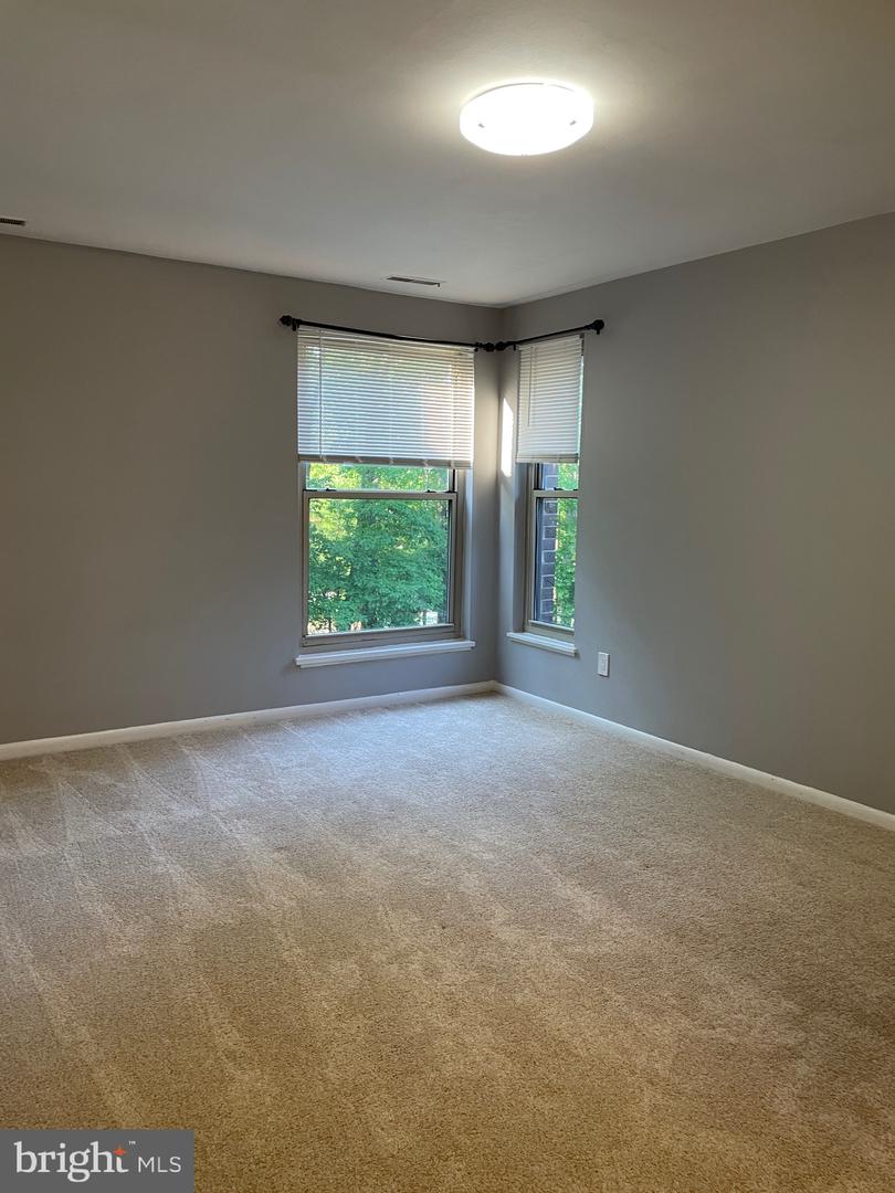 3314 WOODBURN VILLAGE DRIVE Unit: 31