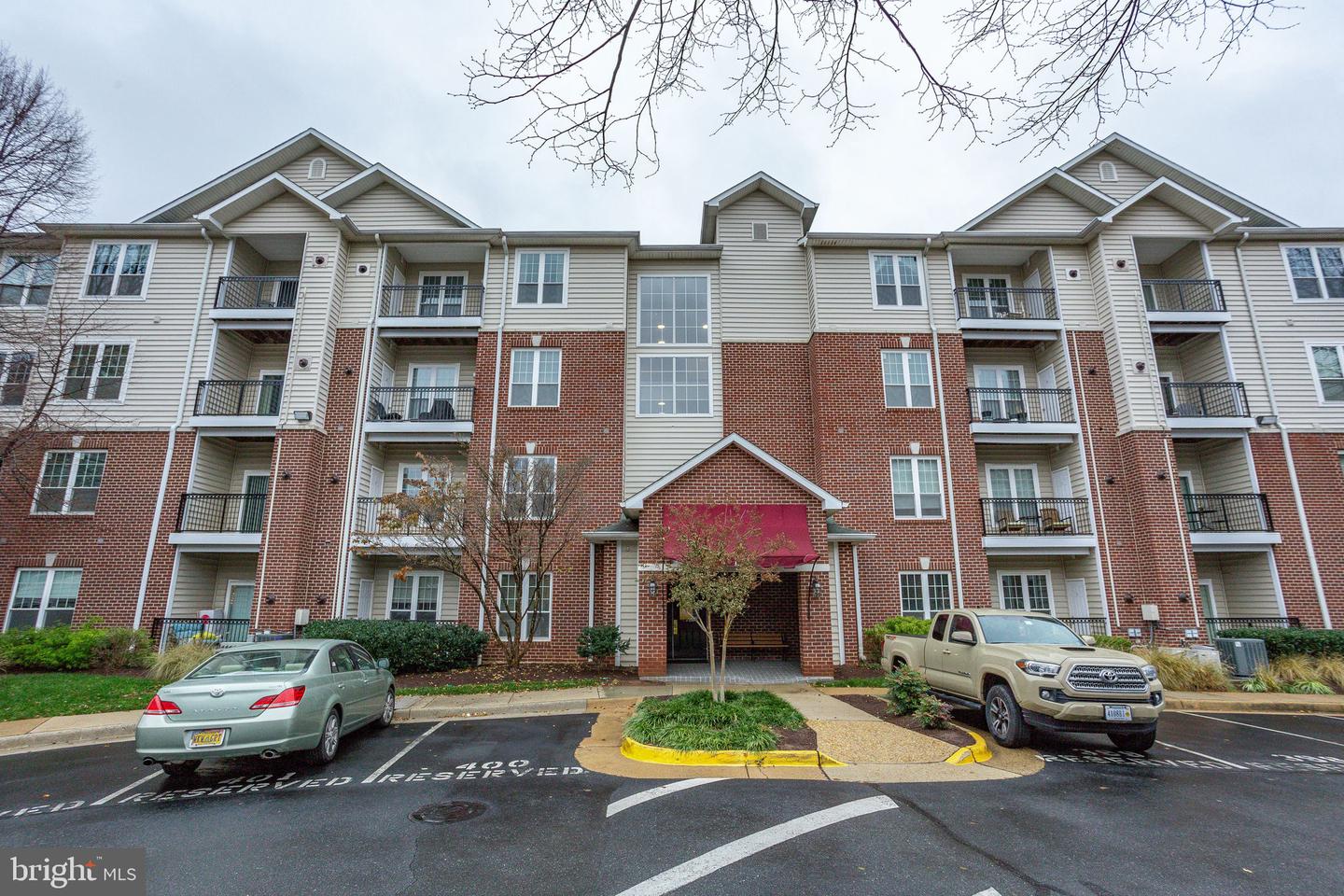 1591 SPRING GATE DRIVE Unit: 3303