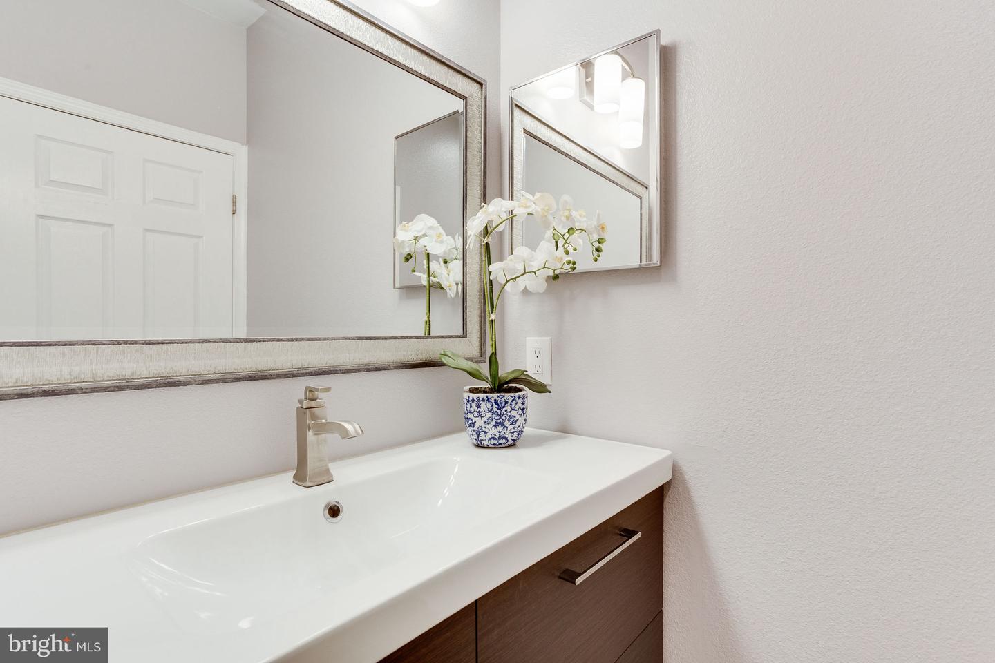 1591 SPRING GATE DRIVE Unit: 3303
