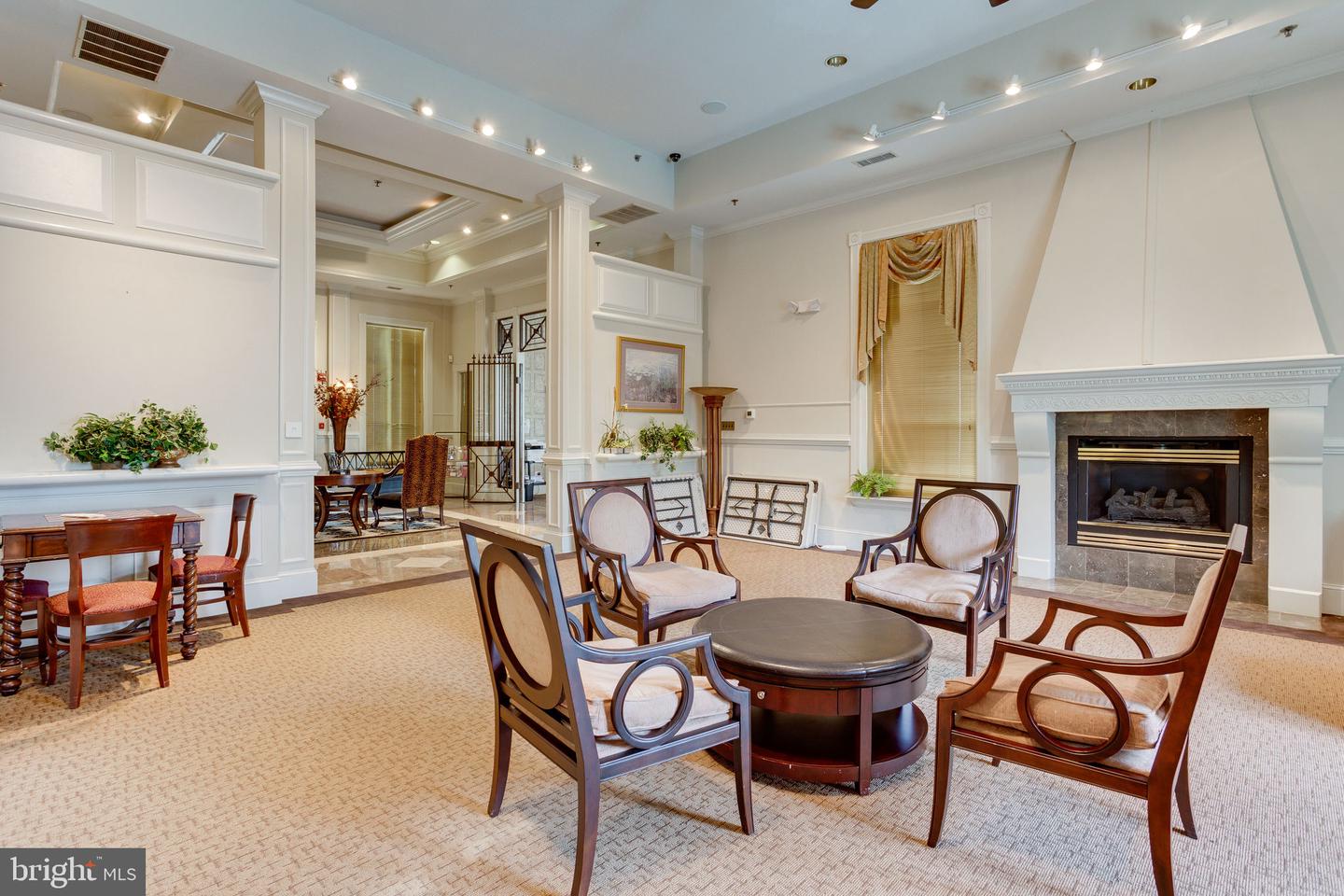 1591 SPRING GATE DRIVE Unit: 3303