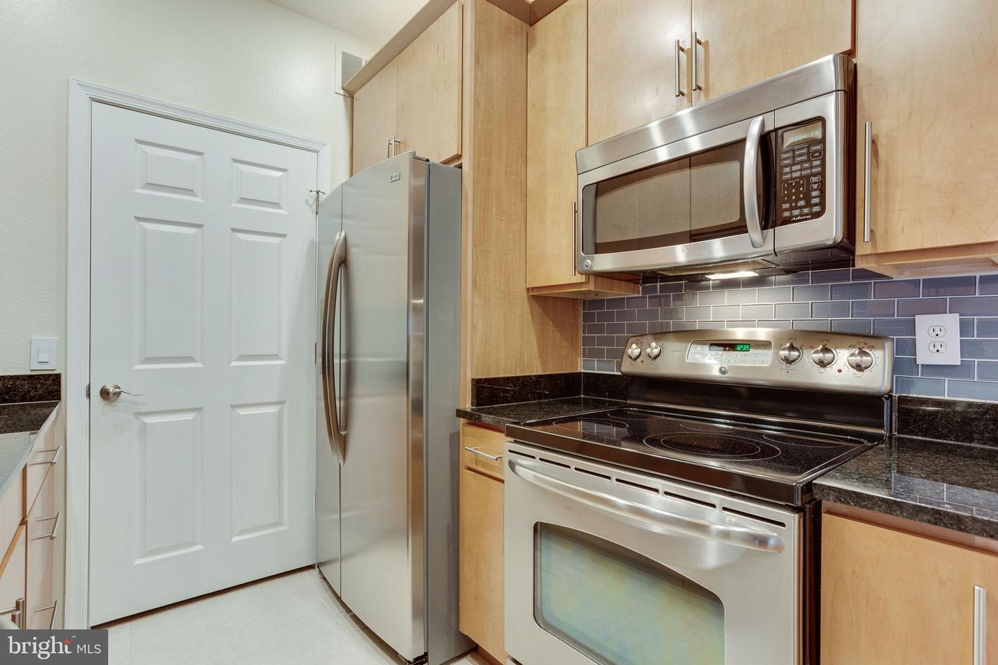 1591 SPRING GATE DRIVE Unit: 3303