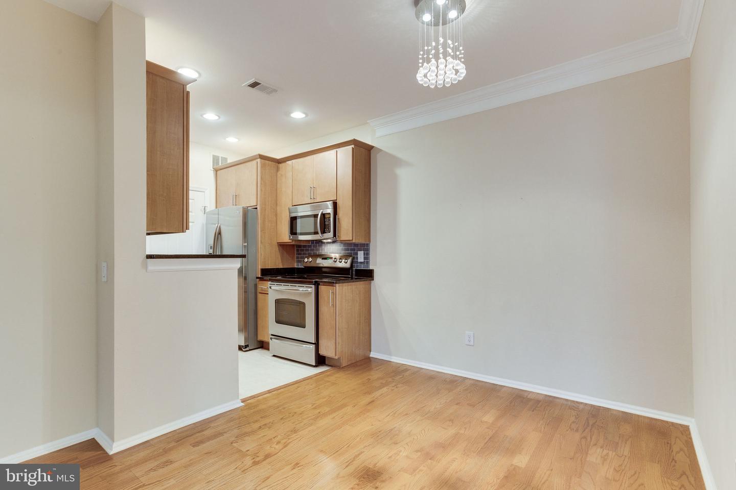 1591 SPRING GATE DRIVE Unit: 3303