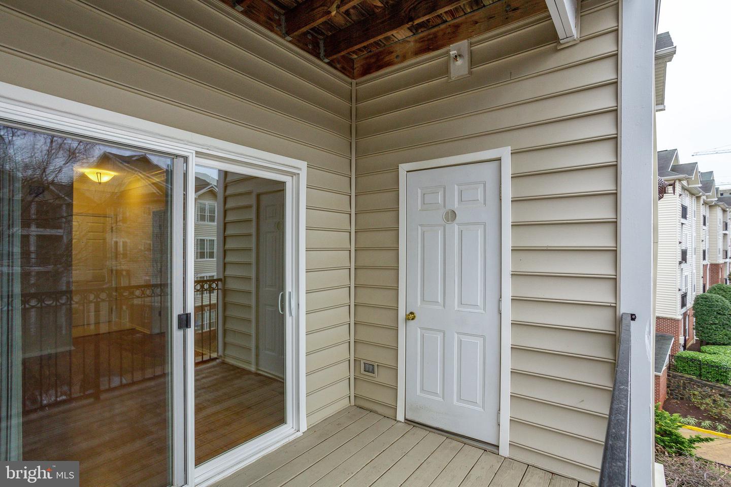 1591 SPRING GATE DRIVE Unit: 3303