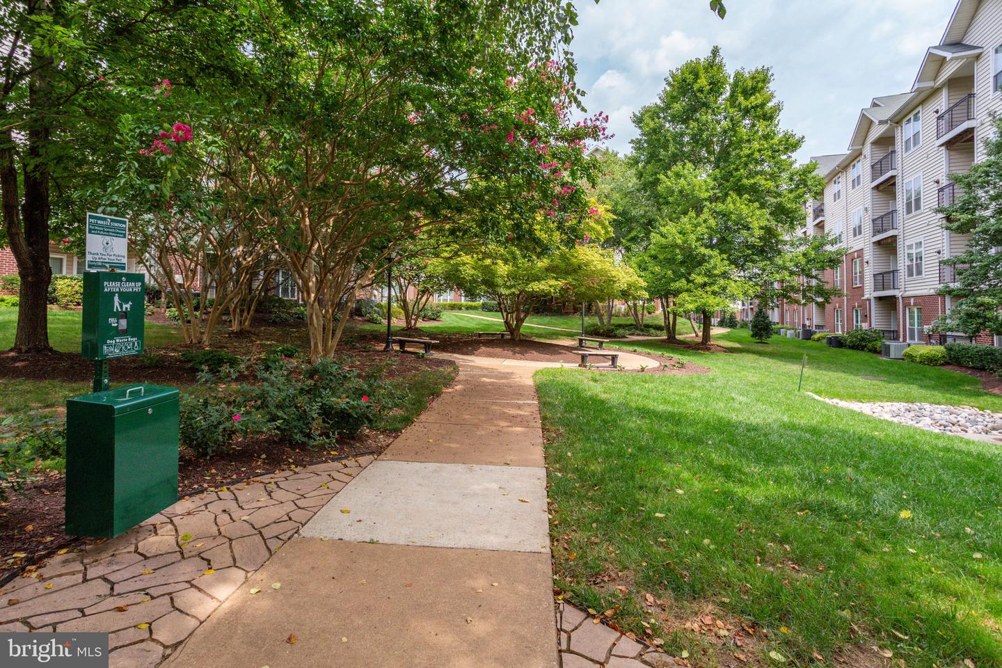 1591 SPRING GATE DRIVE Unit: 3303