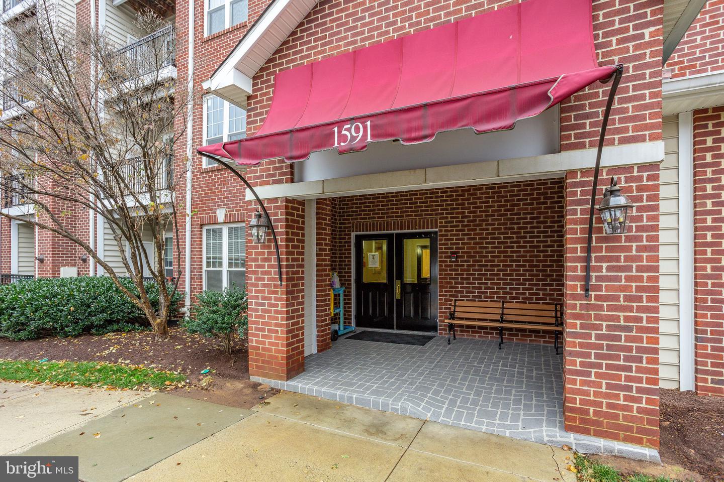 1591 SPRING GATE DRIVE Unit: 3303