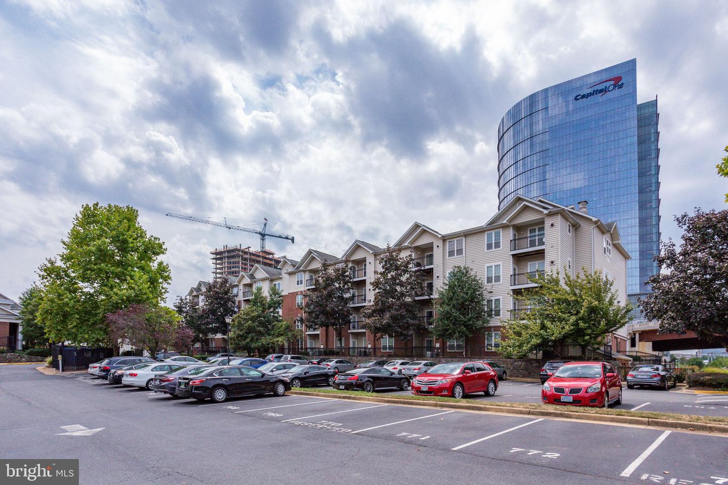 1591 SPRING GATE DRIVE Unit: 3303