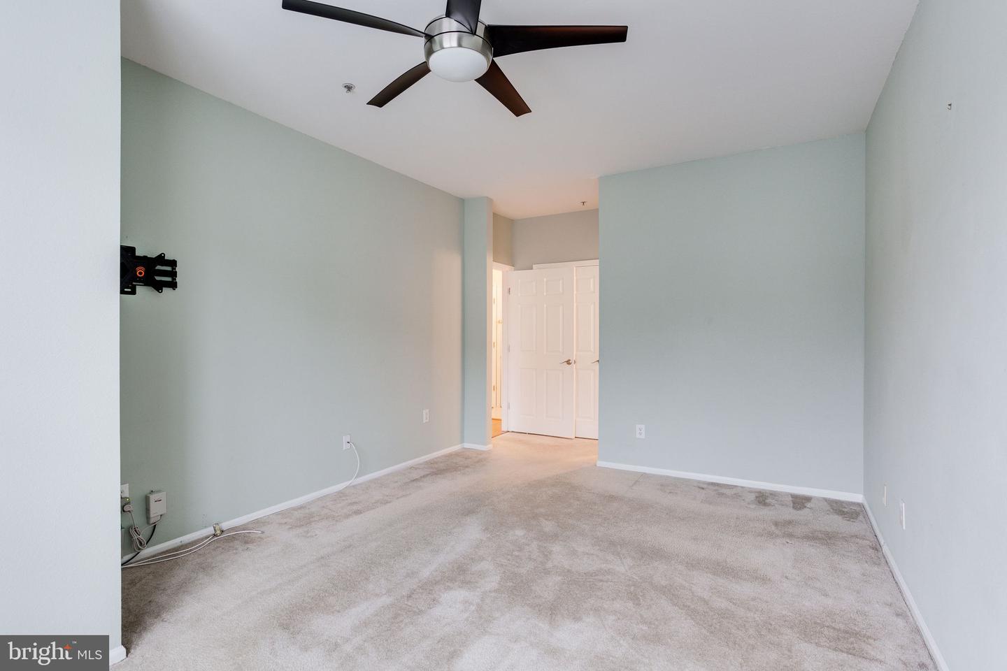 1591 SPRING GATE DRIVE Unit: 3303