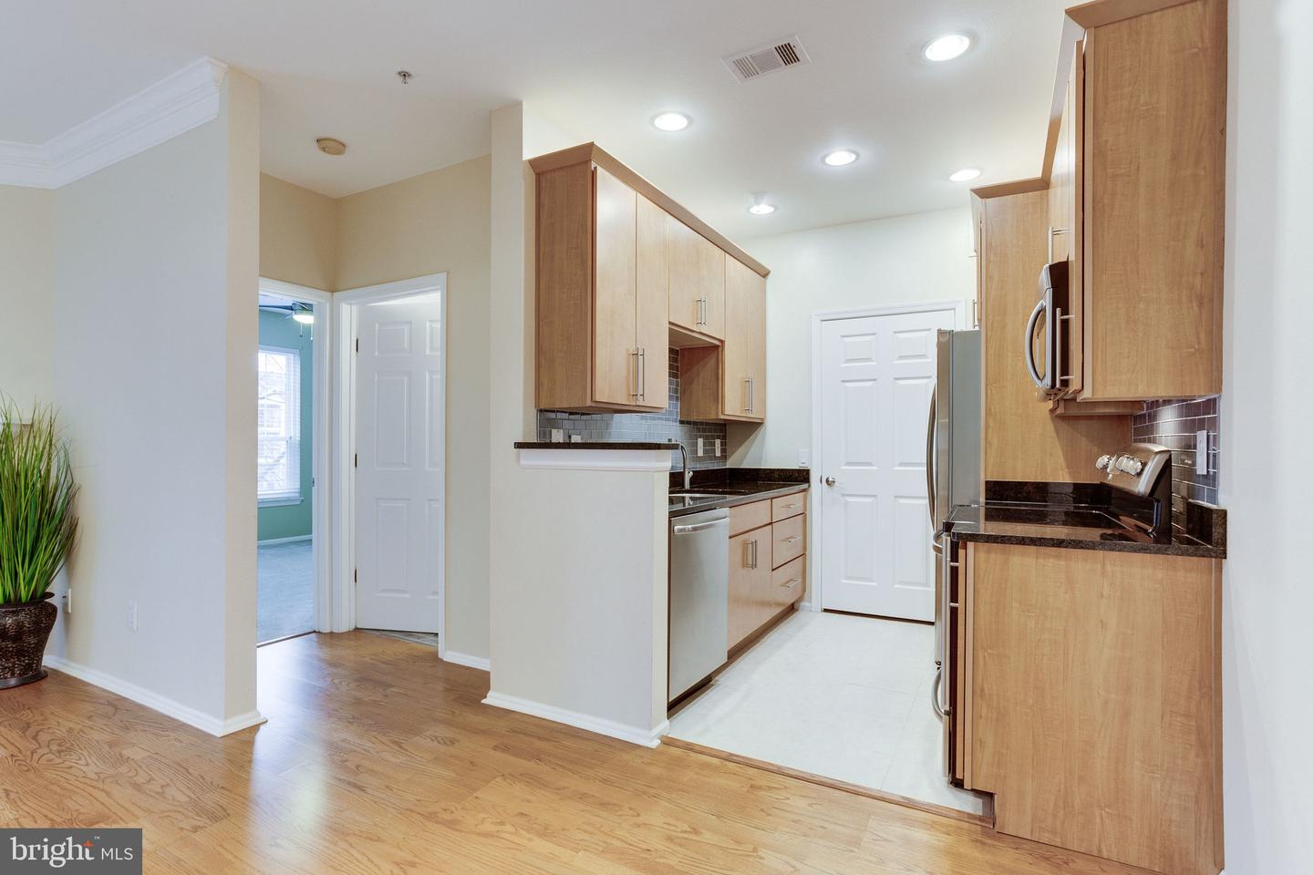 1591 SPRING GATE DRIVE Unit: 3303