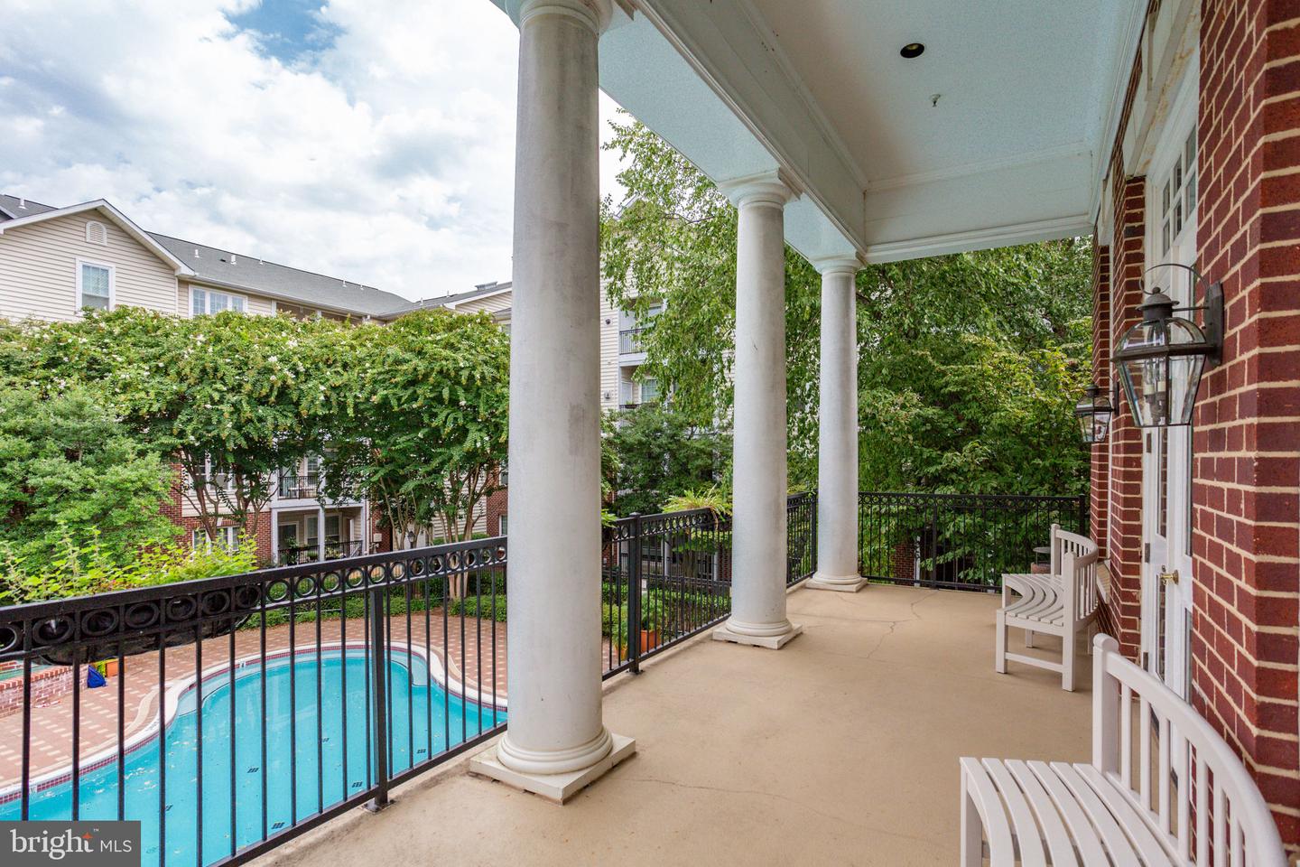 1591 SPRING GATE DRIVE Unit: 3303