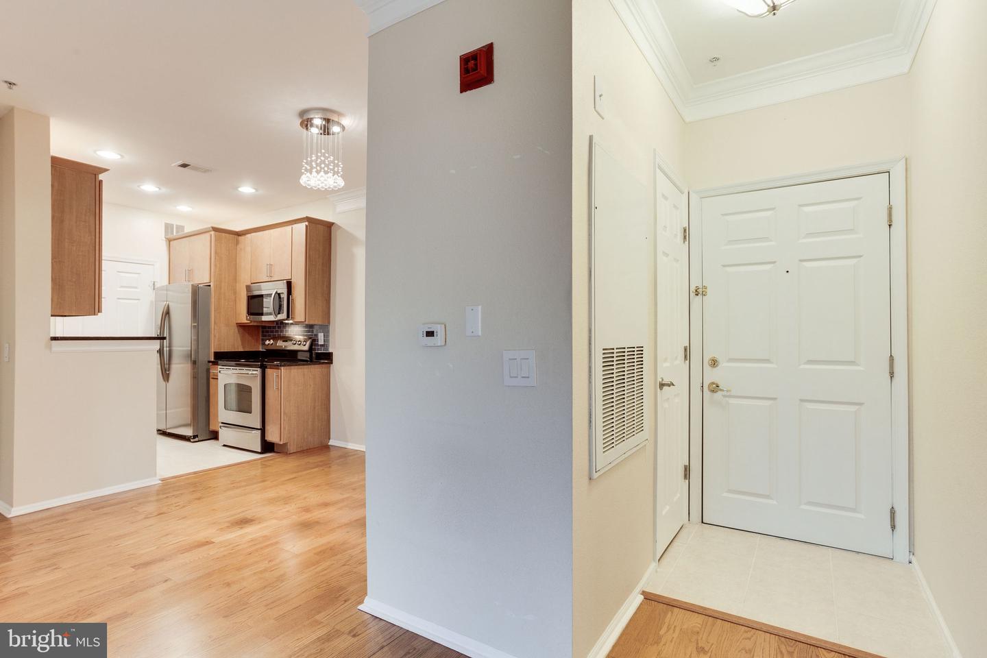 1591 SPRING GATE DRIVE Unit: 3303