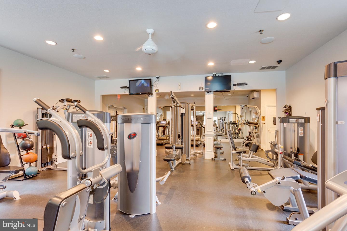 1591 SPRING GATE DRIVE Unit: 3303