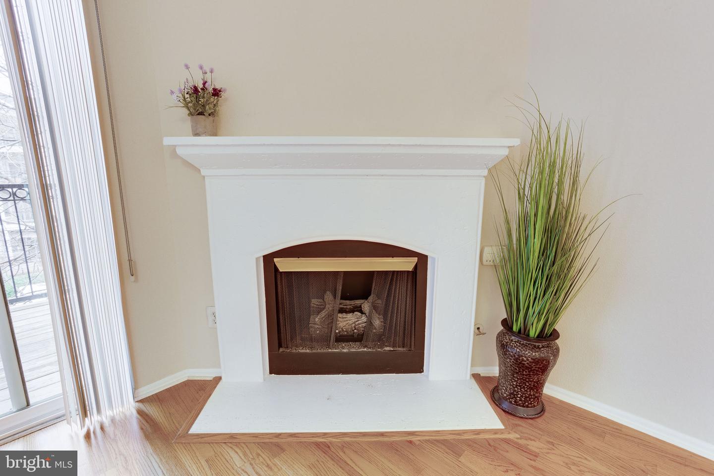 1591 SPRING GATE DRIVE Unit: 3303