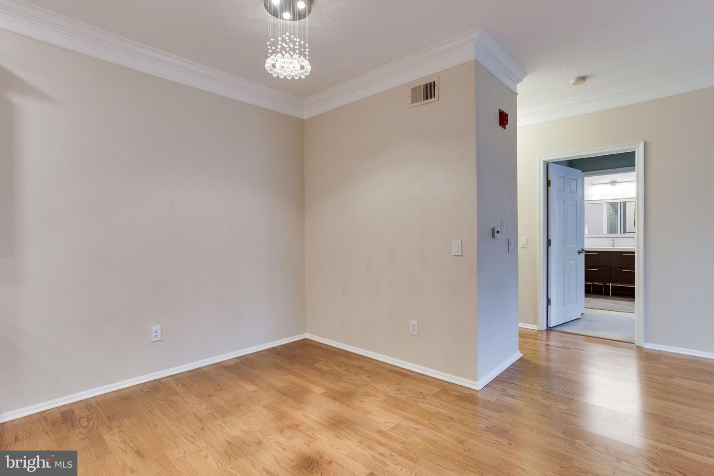 1591 SPRING GATE DRIVE Unit: 3303