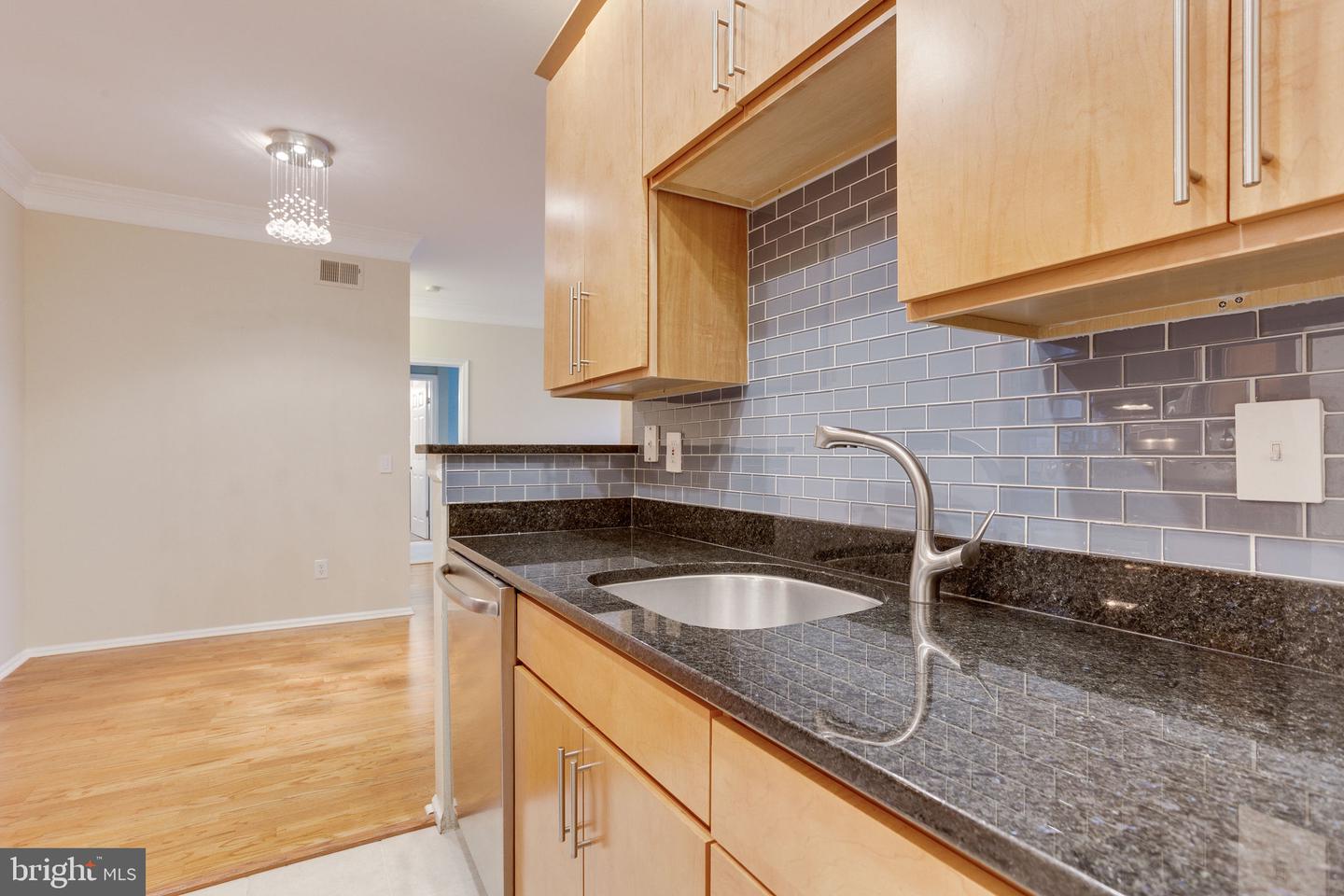 1591 SPRING GATE DRIVE Unit: 3303