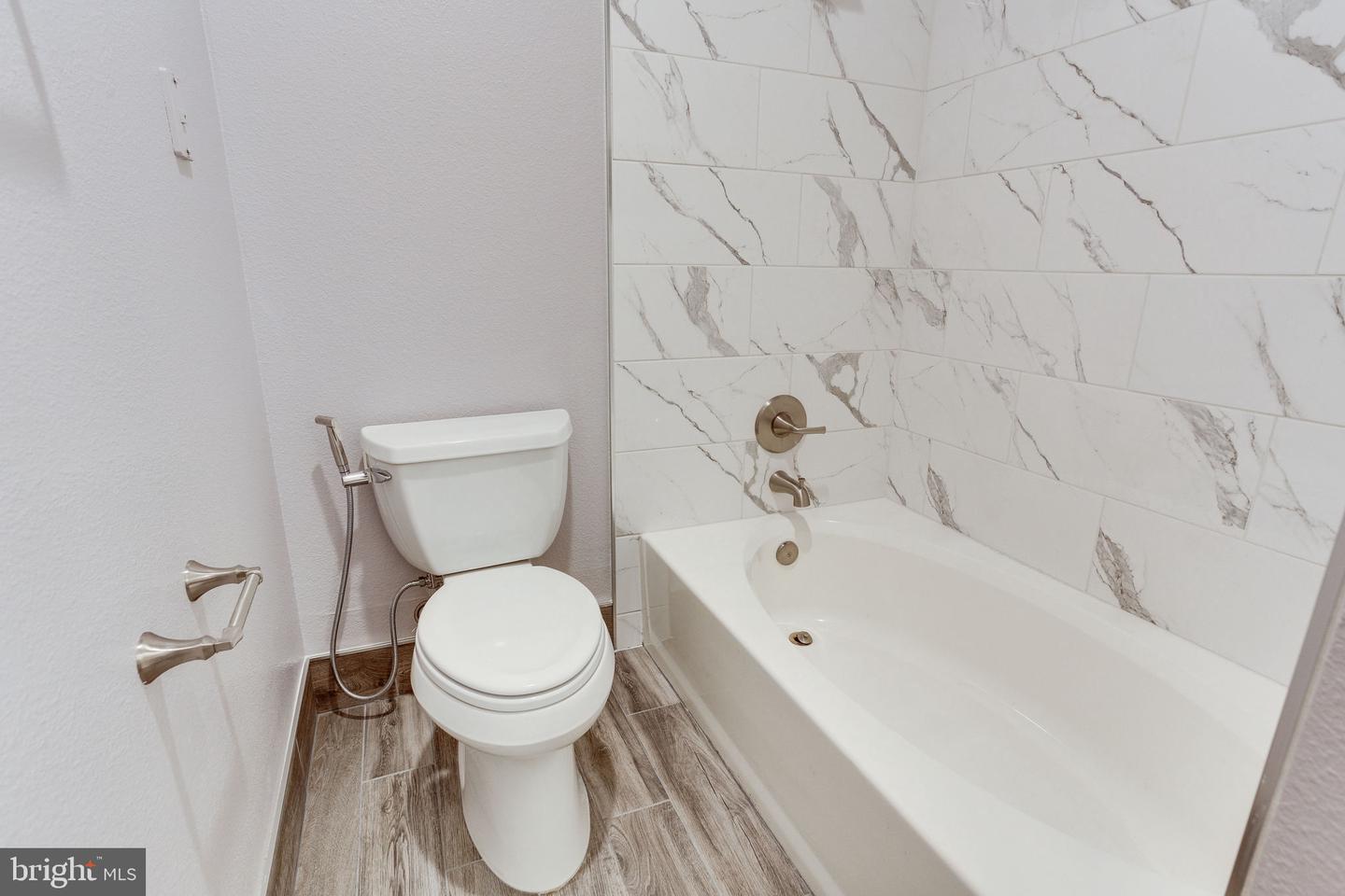 1591 SPRING GATE DRIVE Unit: 3303