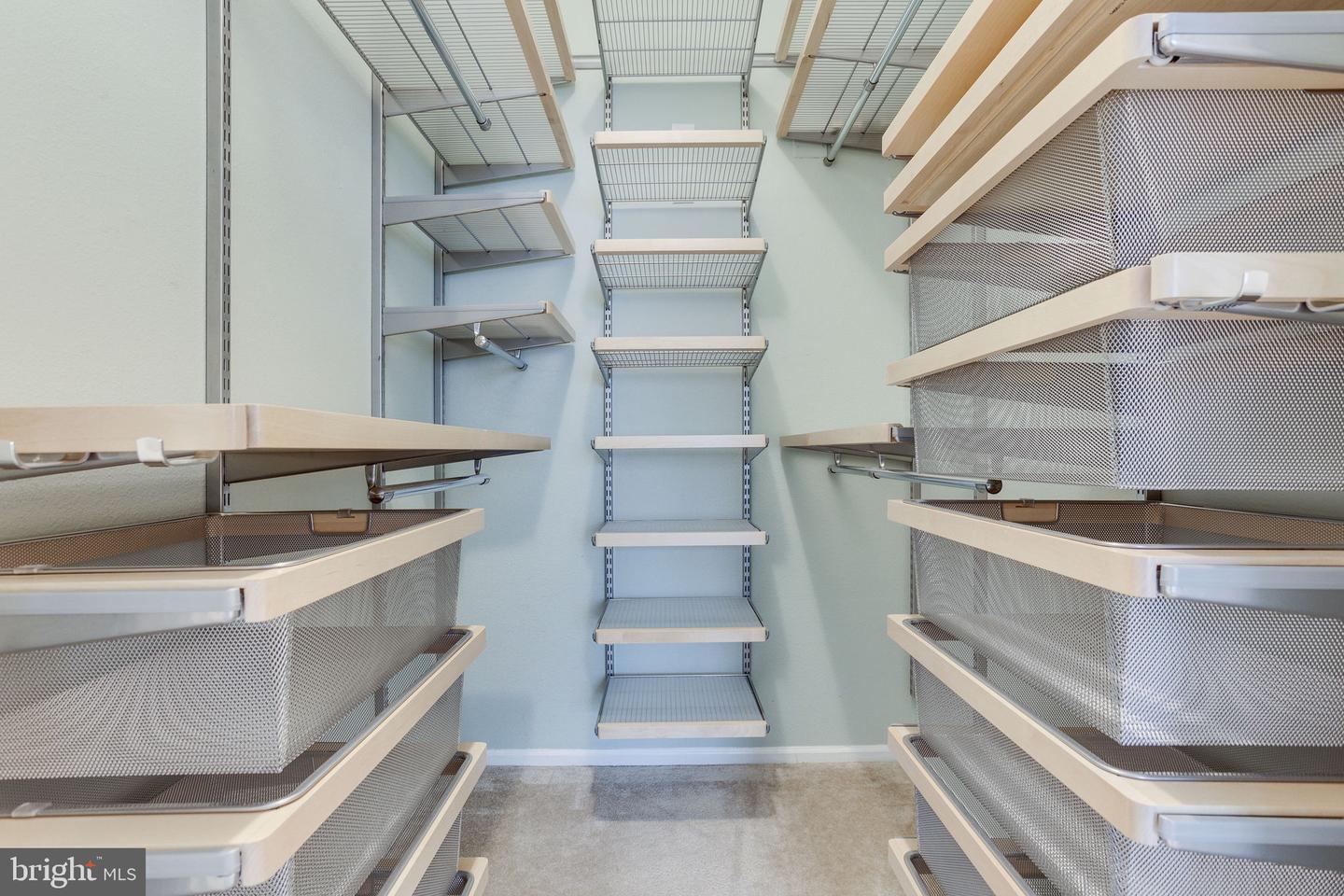 1591 SPRING GATE DRIVE Unit: 3303