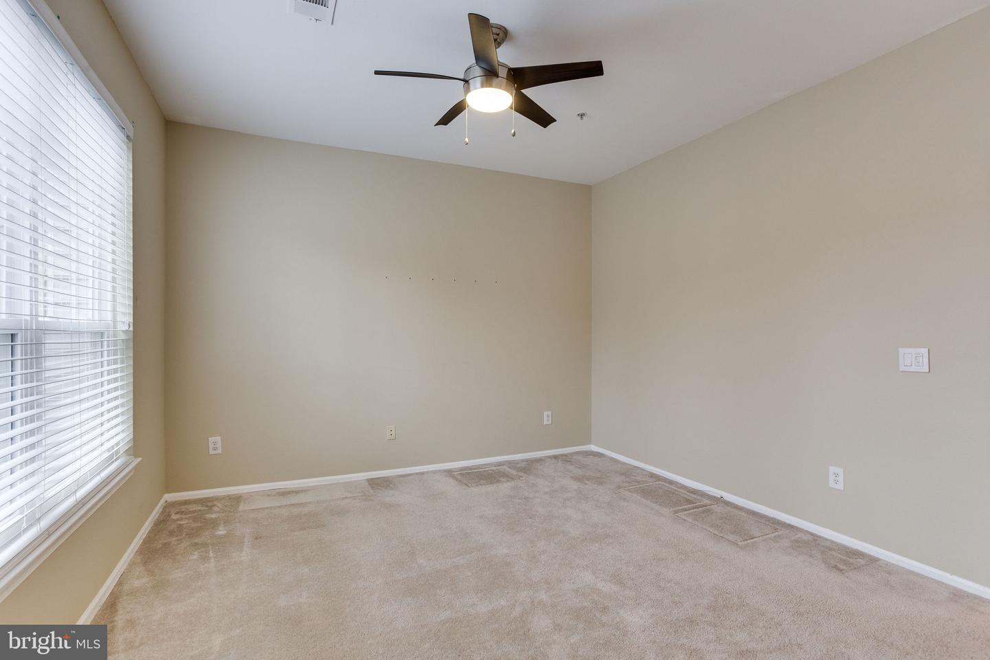 1591 SPRING GATE DRIVE Unit: 3303
