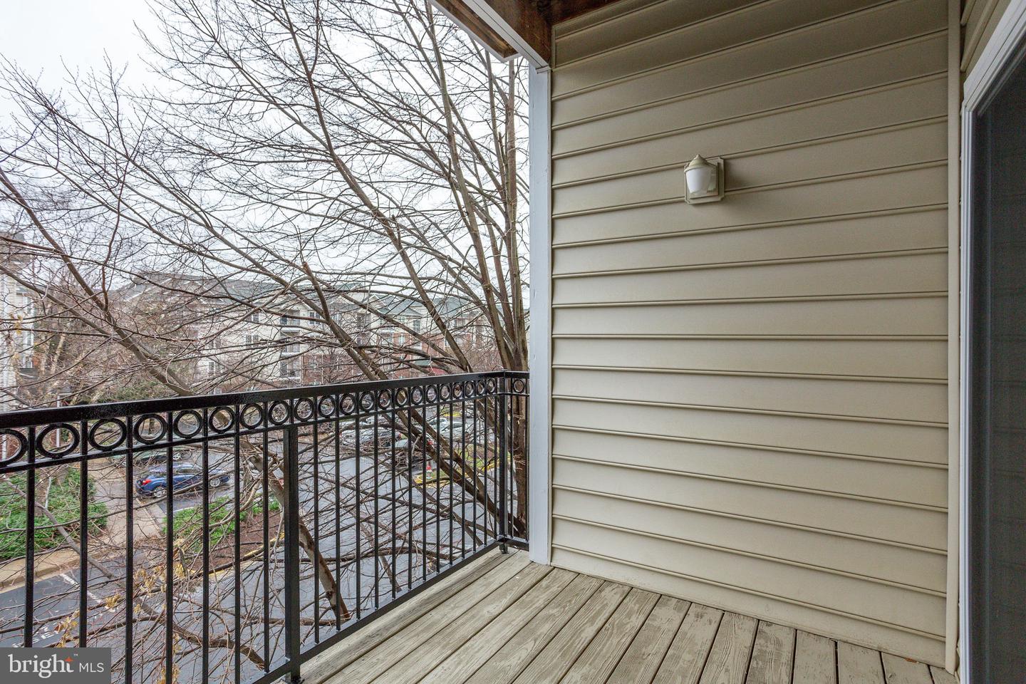 1591 SPRING GATE DRIVE Unit: 3303