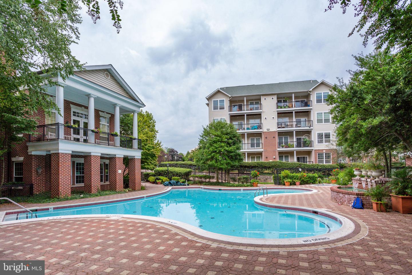 1591 SPRING GATE DRIVE Unit: 3303