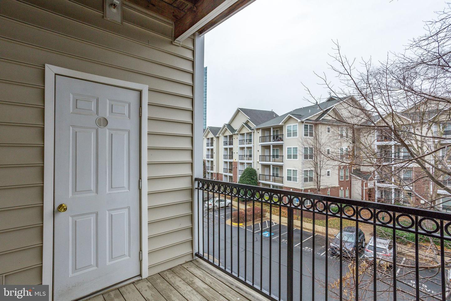 1591 SPRING GATE DRIVE Unit: 3303