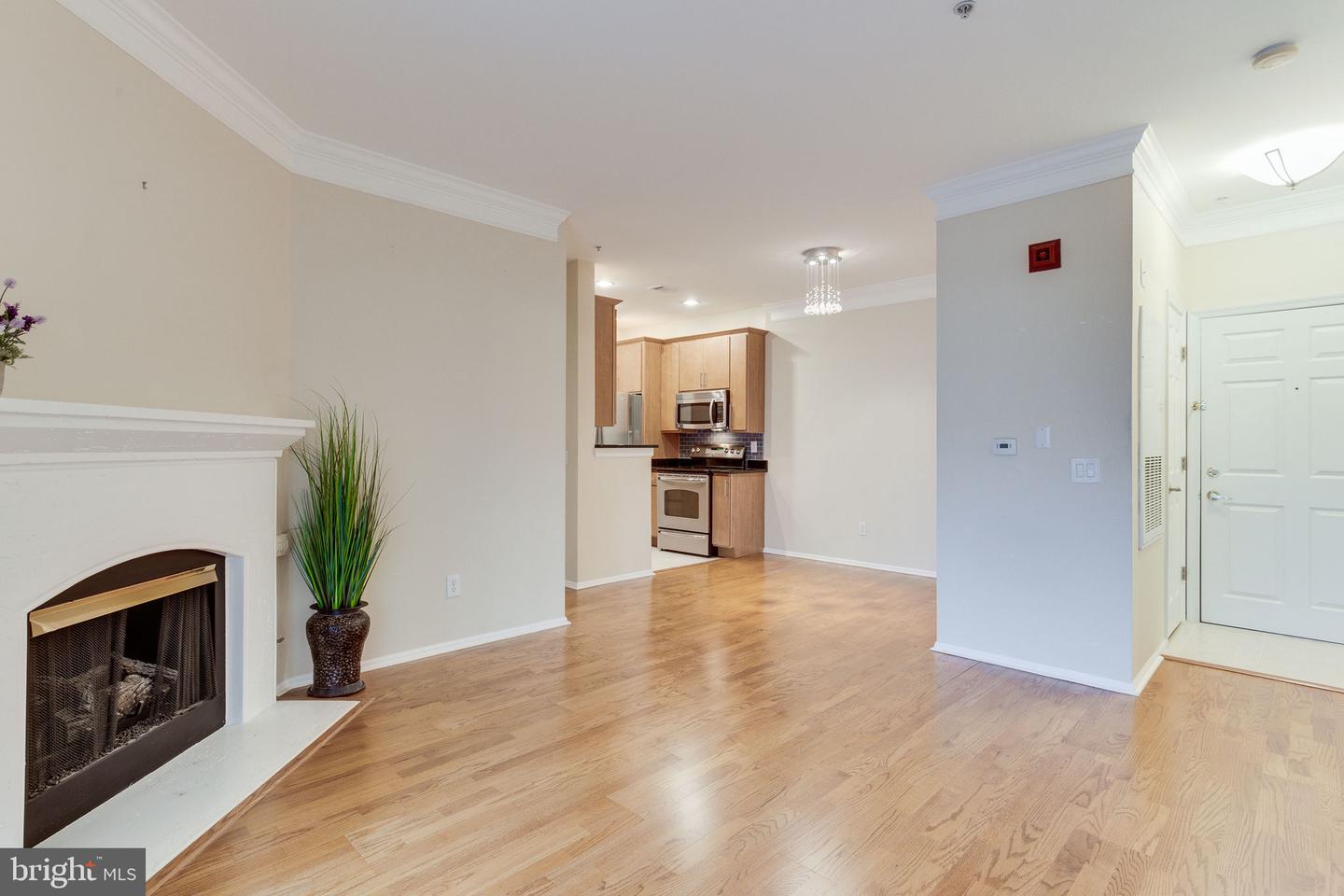 1591 SPRING GATE DRIVE Unit: 3303