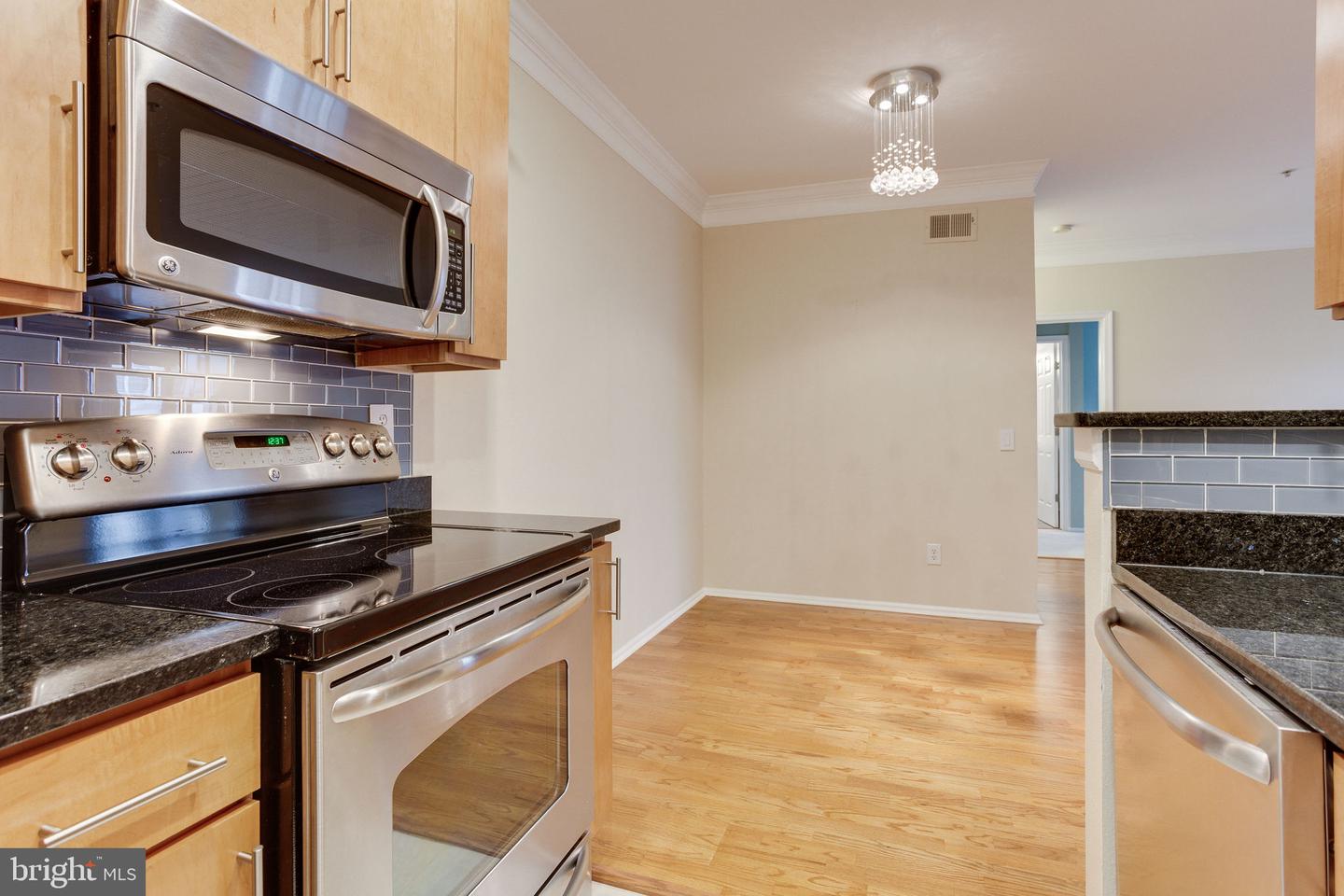 1591 SPRING GATE DRIVE Unit: 3303