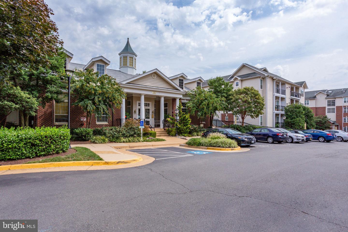 1591 SPRING GATE DRIVE Unit: 3303