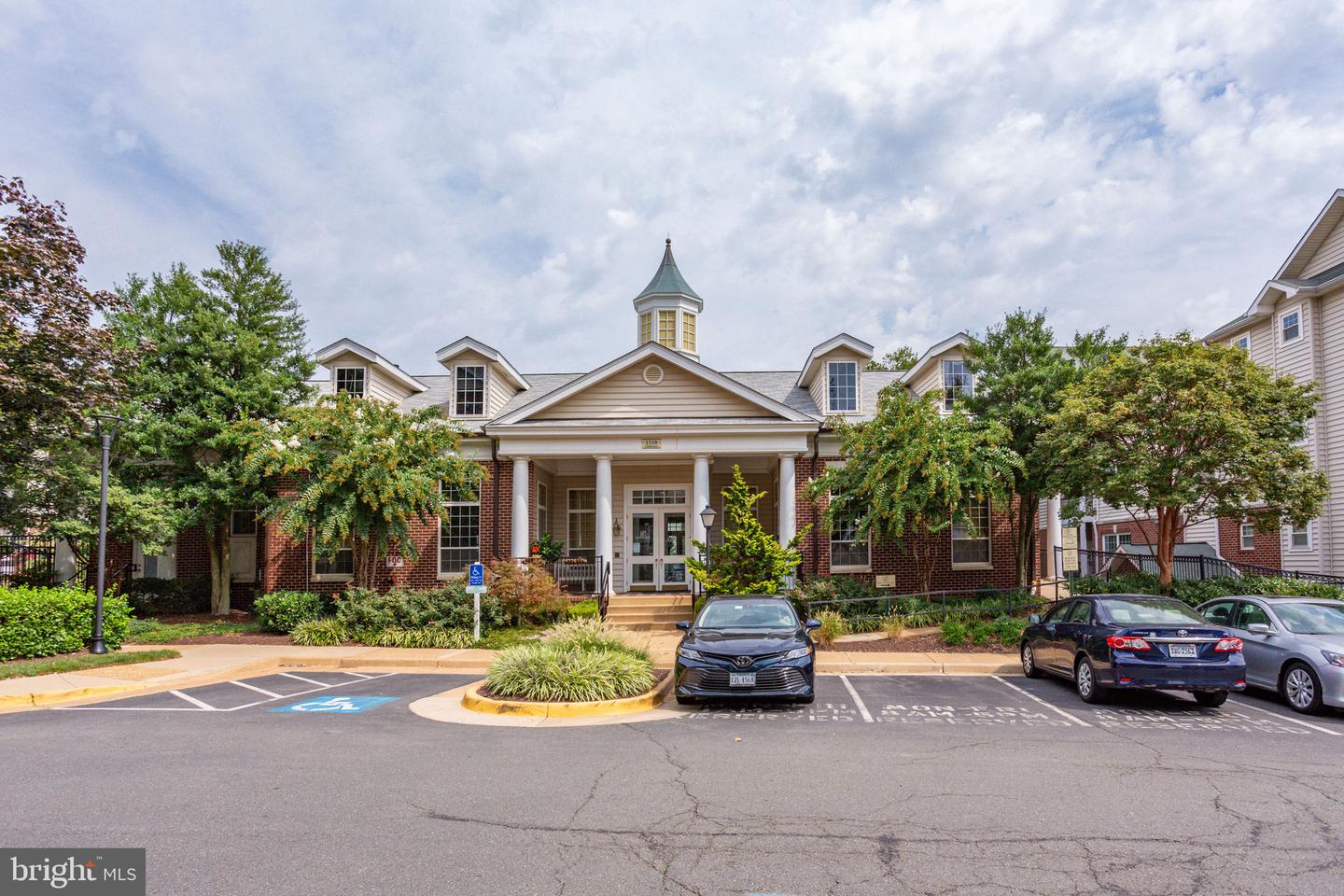 1591 SPRING GATE DRIVE Unit: 3303