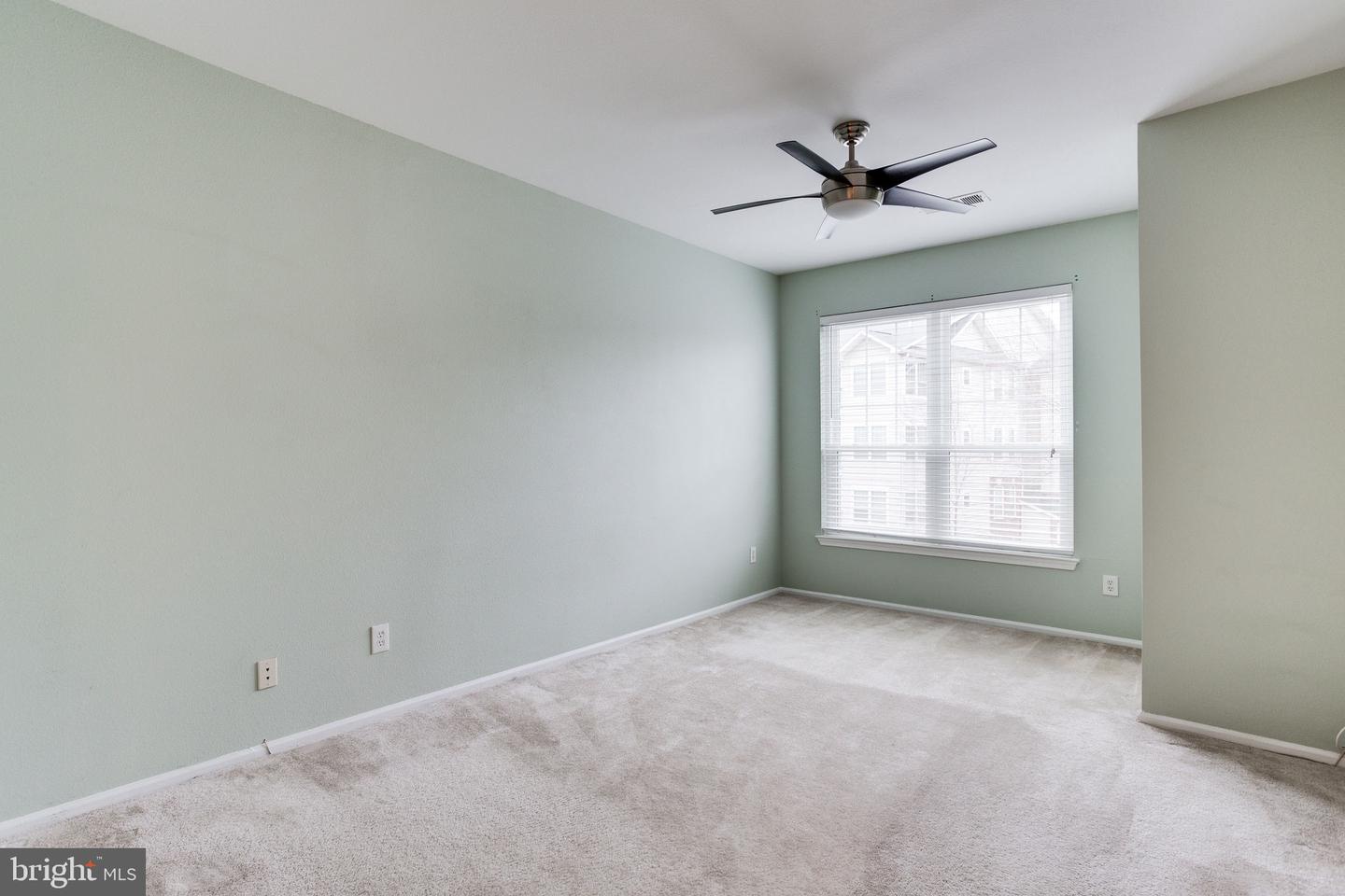 1591 SPRING GATE DRIVE Unit: 3303