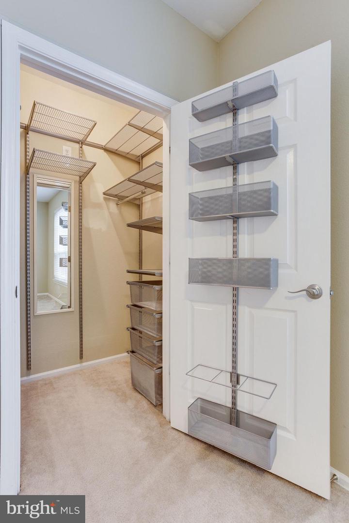 1591 SPRING GATE DRIVE Unit: 3303