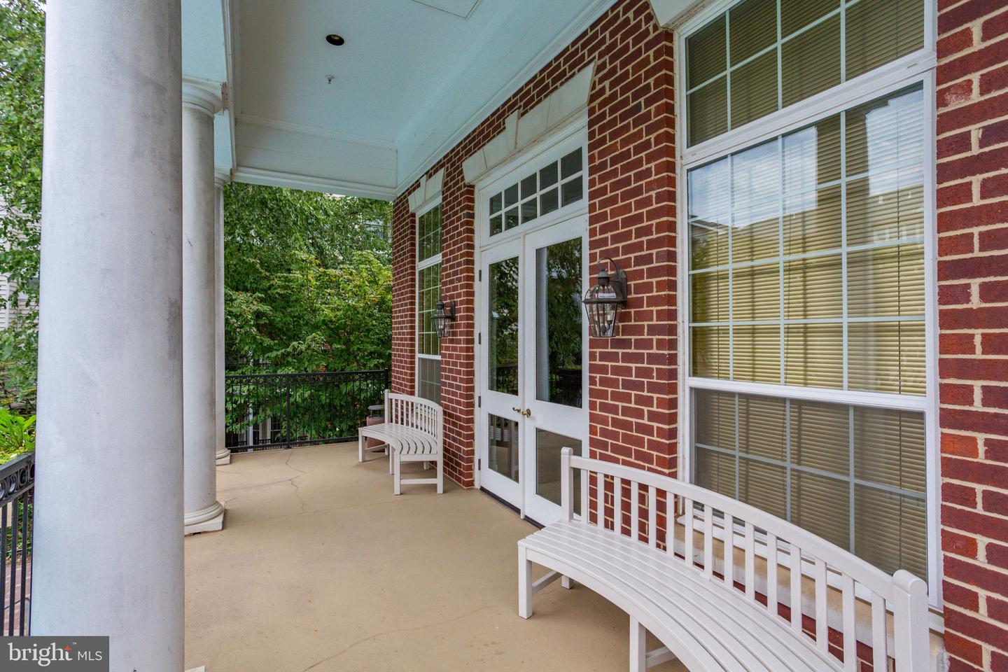 1591 SPRING GATE DRIVE Unit: 3303