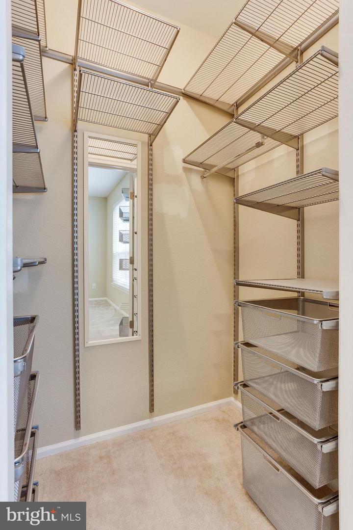 1591 SPRING GATE DRIVE Unit: 3303