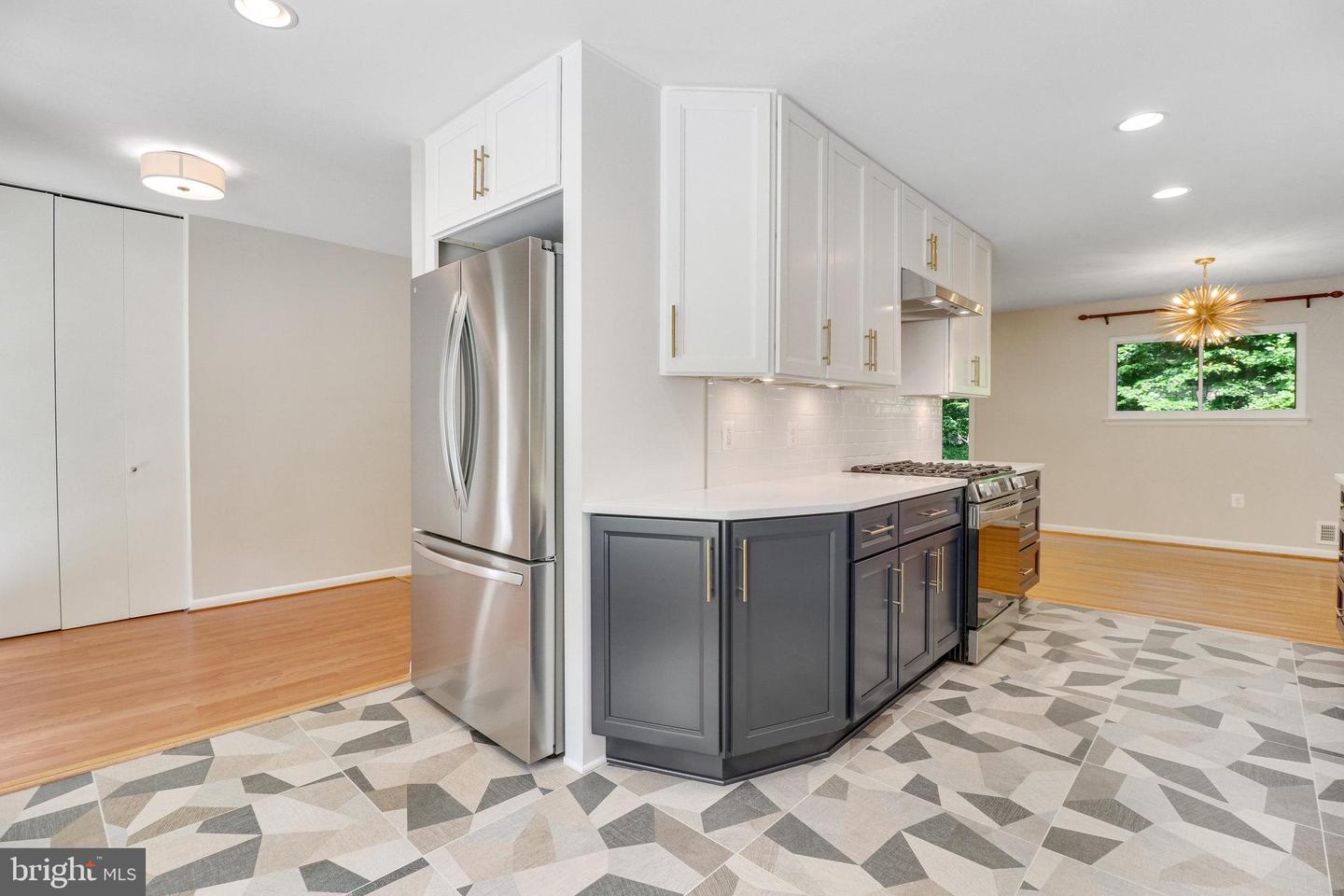5019 FLEMING DRIVE