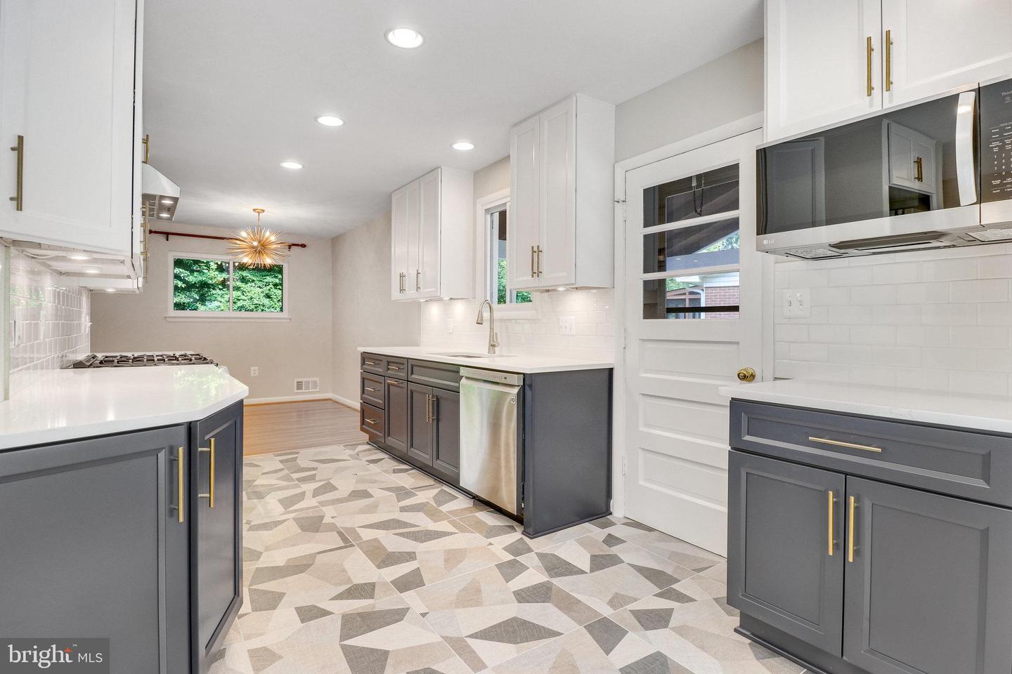 5019 FLEMING DRIVE