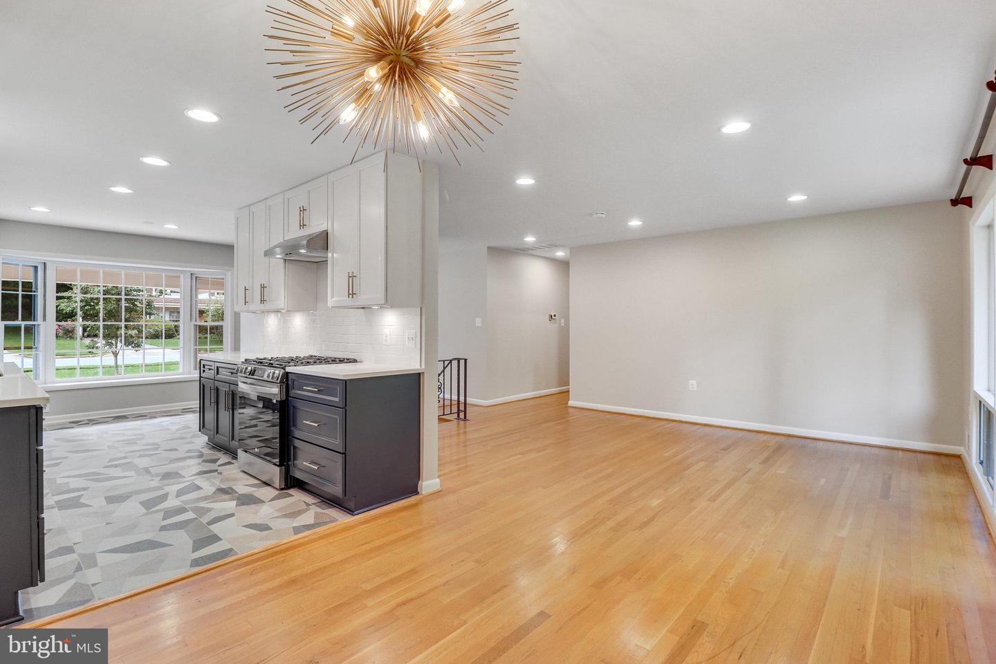 5019 FLEMING DRIVE