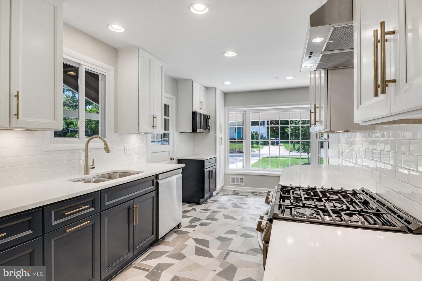 5019 FLEMING DRIVE