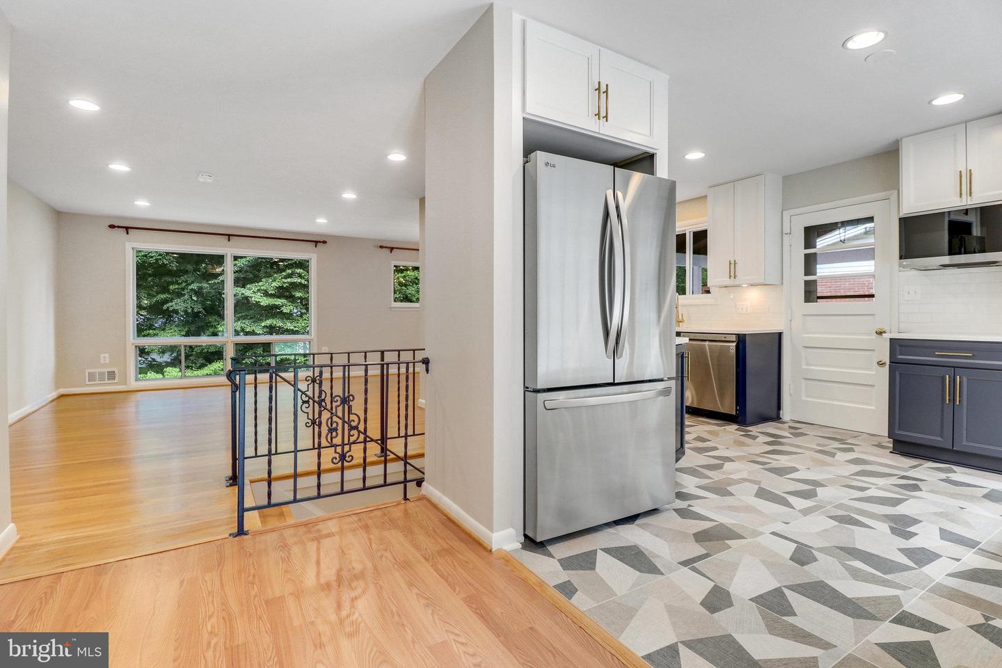 5019 FLEMING DRIVE