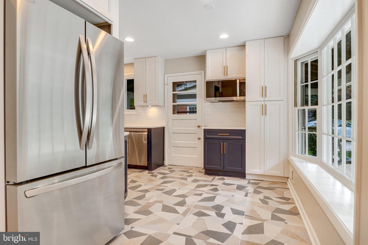 5019 FLEMING DRIVE