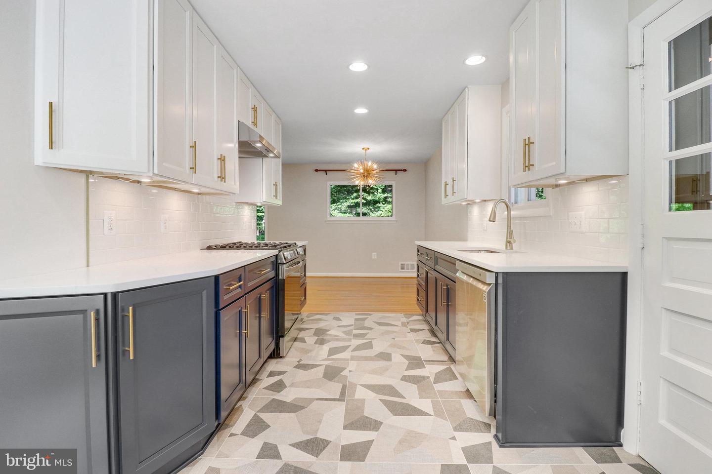 5019 FLEMING DRIVE