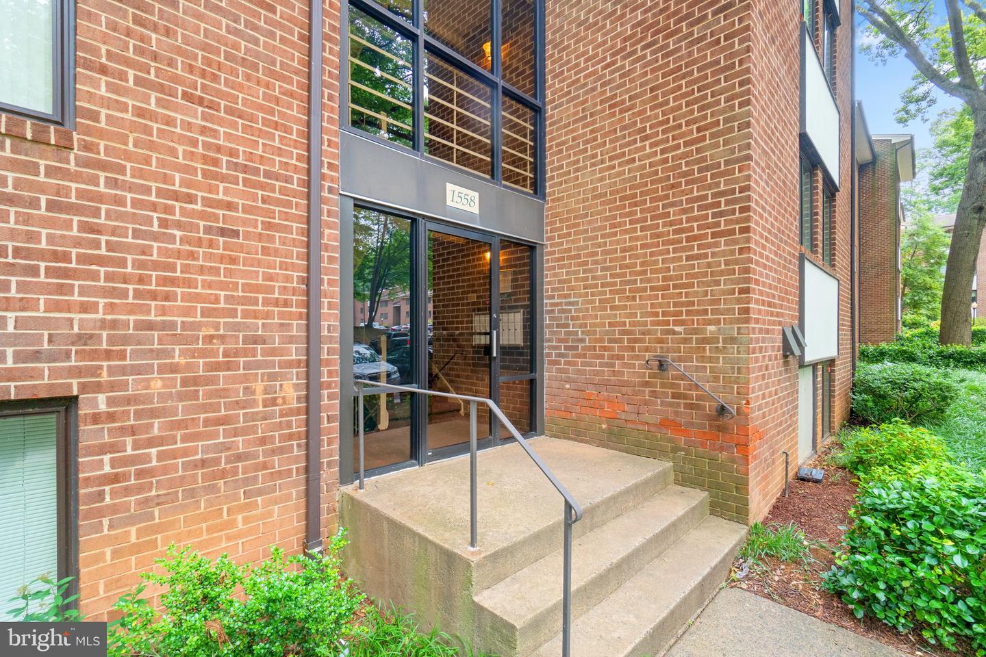 1558 NORTHGATE SQUARE Unit: 58/32B