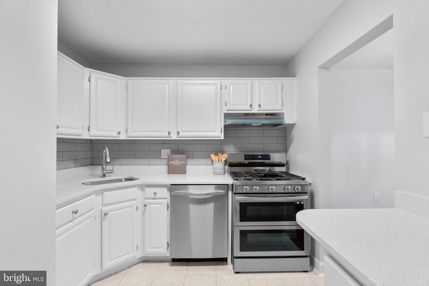 1558 NORTHGATE SQUARE Unit: 58/32B