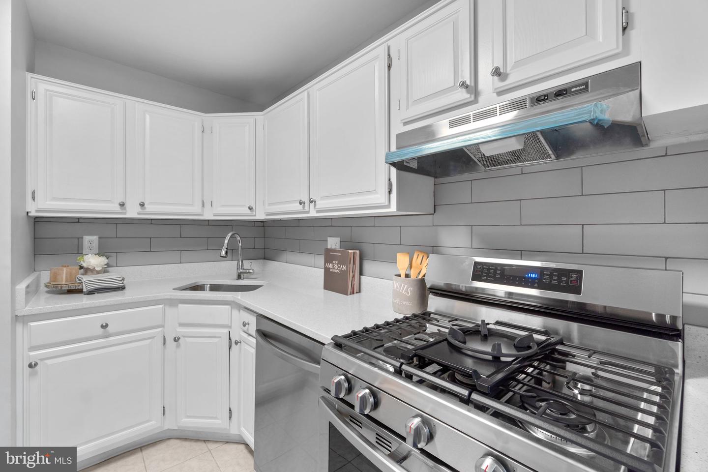 1558 NORTHGATE SQUARE Unit: 58/32B