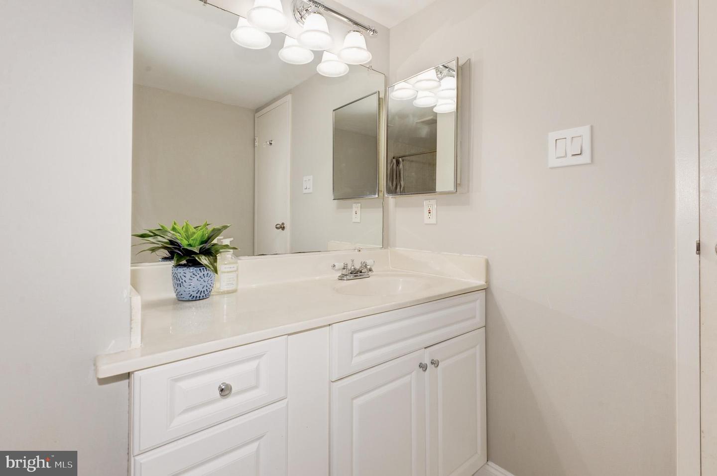 2120 GREEN WATCH WAY Unit: 10/300B