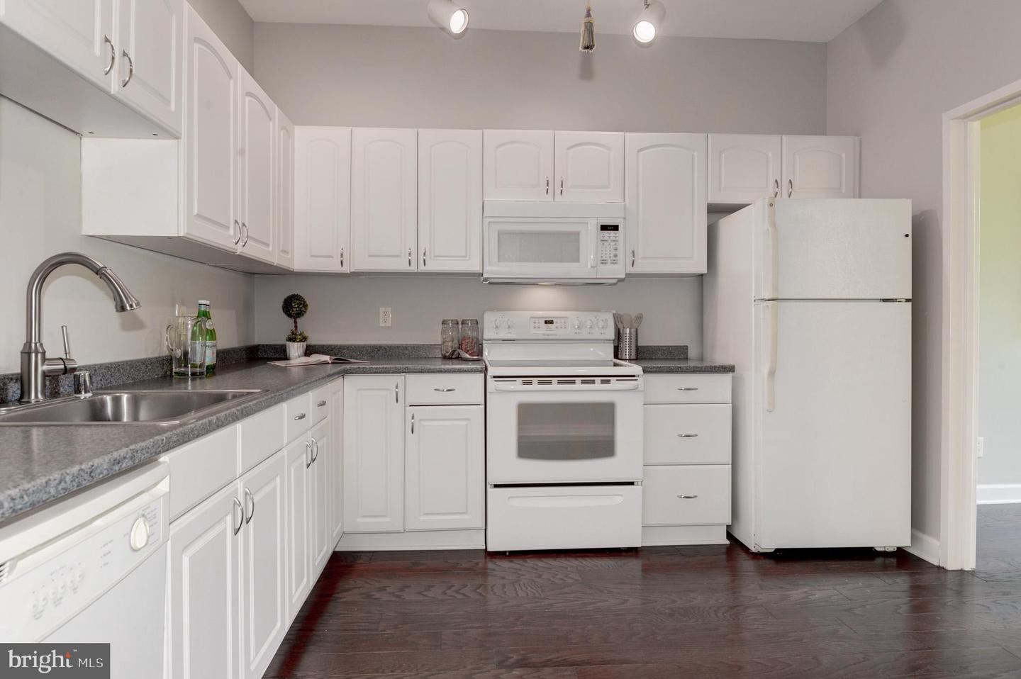 2120 GREEN WATCH WAY Unit: 10/300B