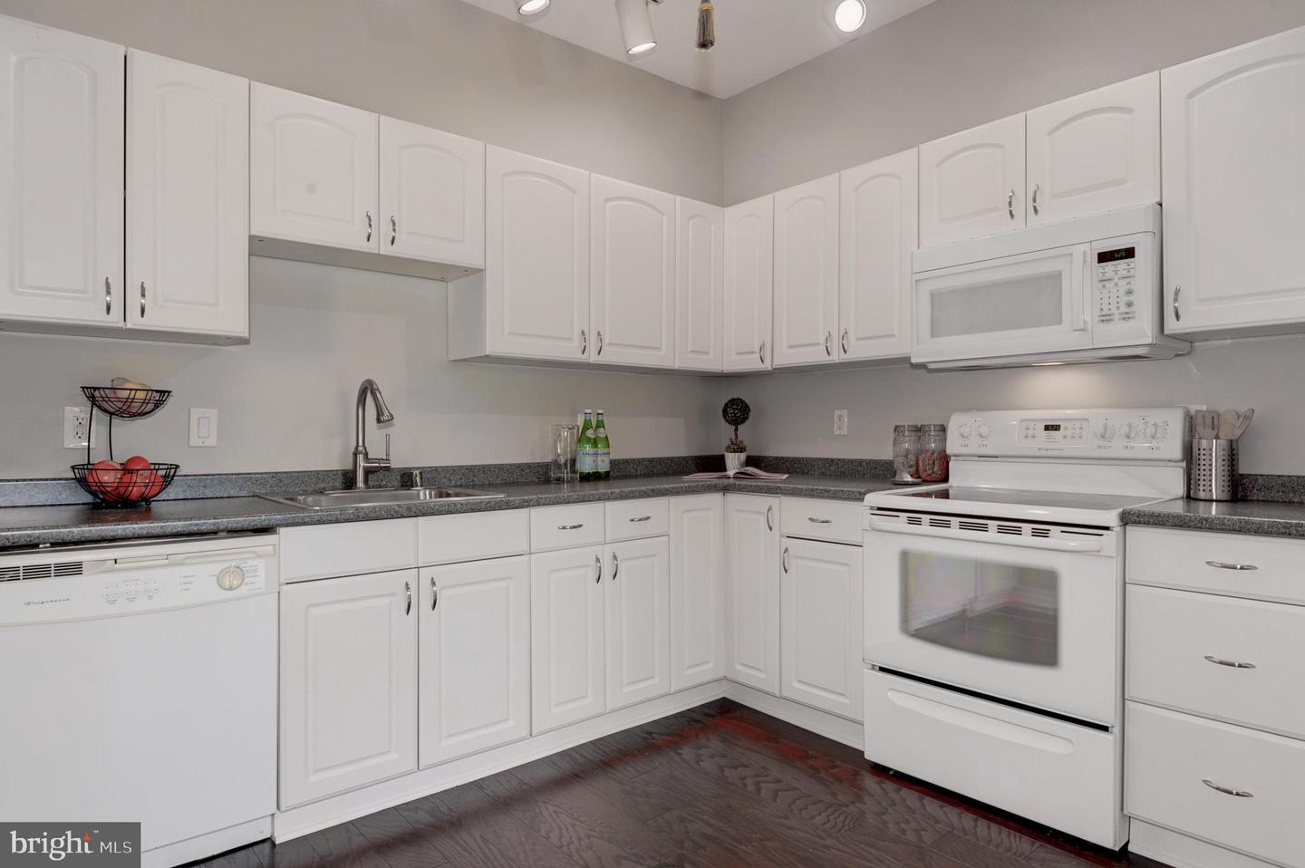 2120 GREEN WATCH WAY Unit: 10/300B
