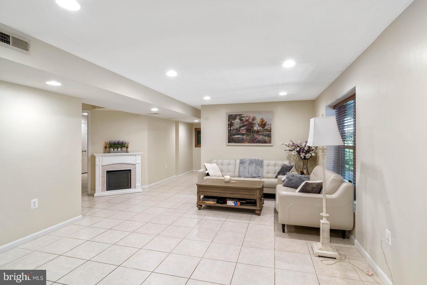 8433 WHITEHAVEN COURT