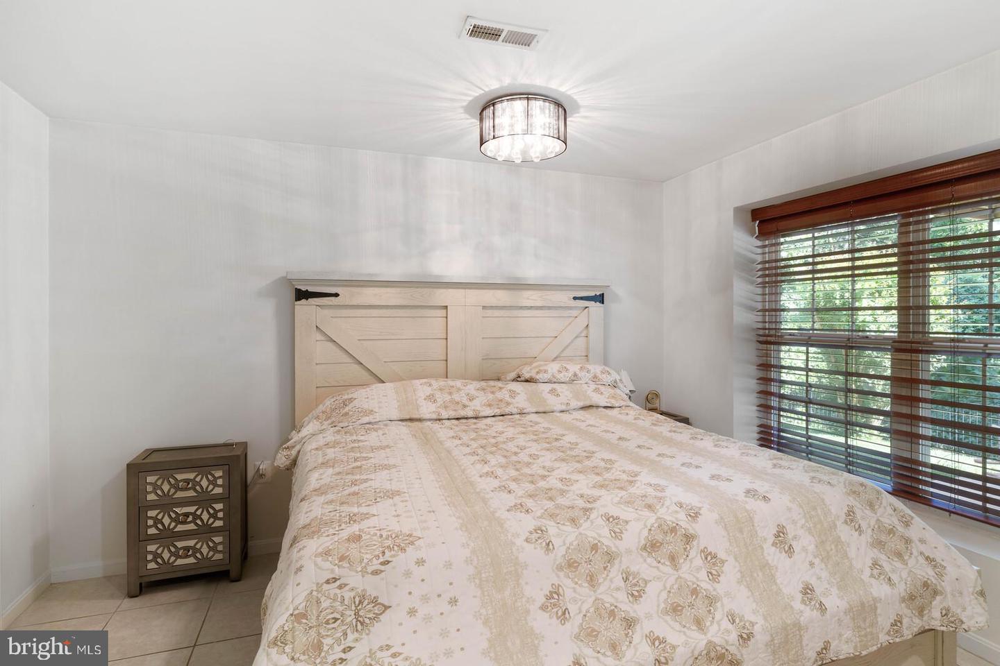 8433 WHITEHAVEN COURT
